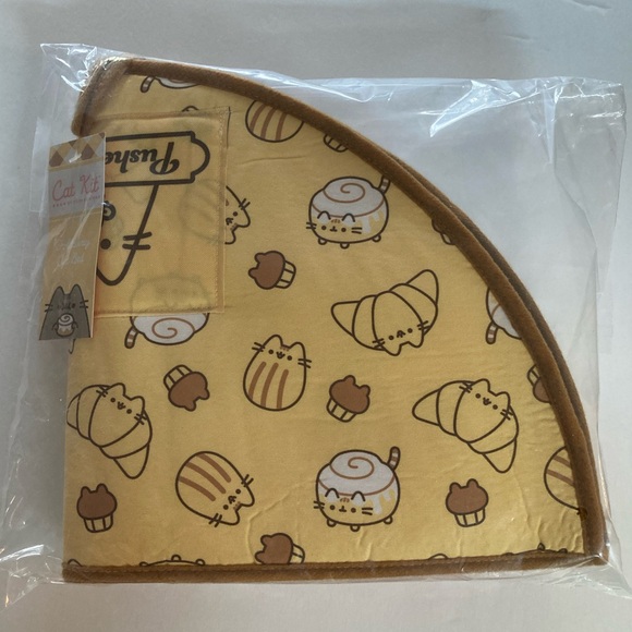 NWT✨ Pusheen Cat Kit Box Exclusive Foldable Pastry Cinnamon Bun Nesting Bed - Picture 2 of 3